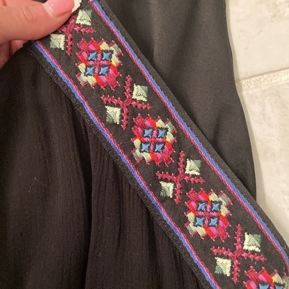 As U Wish Black
Embroidered Romper size Med - Picture 5 of 5